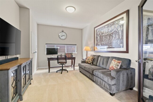 Building Photo - Beautiful 4 bed/2.5 bath dream home in Mon...