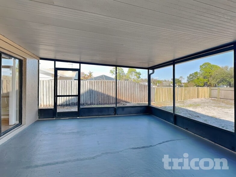 Building Photo - 16511 W Course Dr