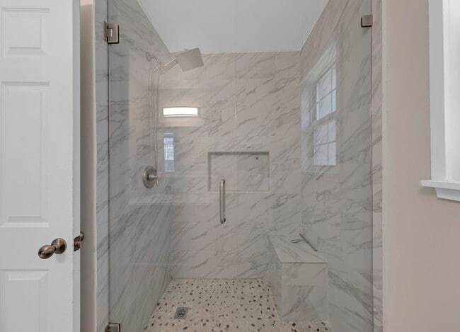 Building Photo - 4501 Parkwood Ln W