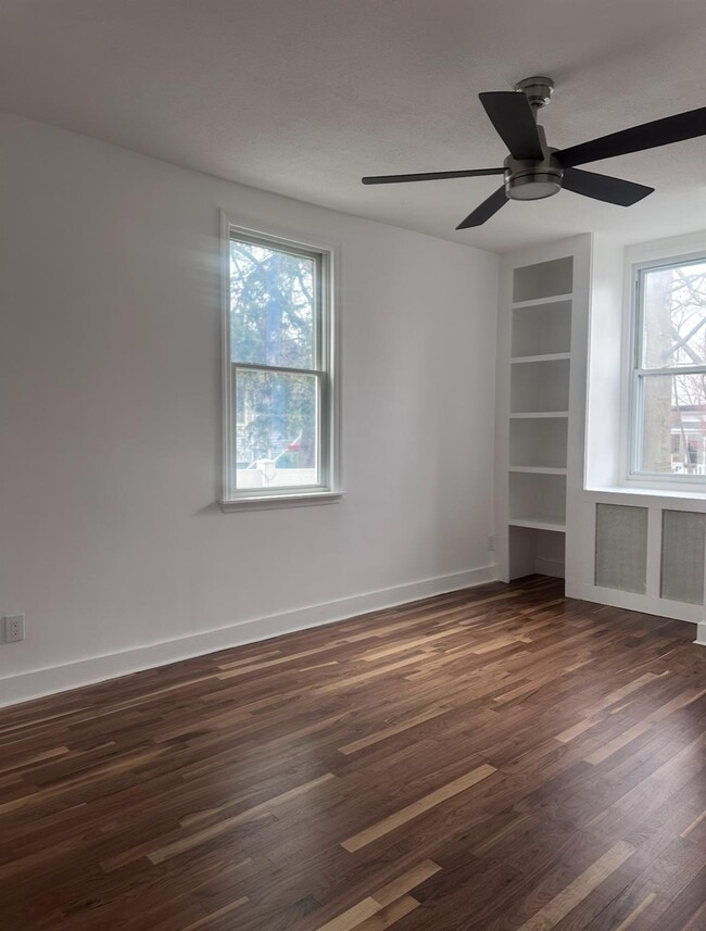 Building Photo - 11 N Dutcher St