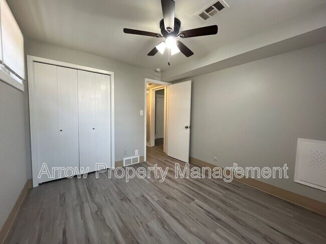 Building Photo - 1100 S 25th St