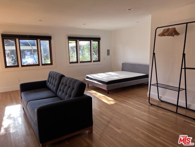 Building Photo - 5122 Hermosa Ave