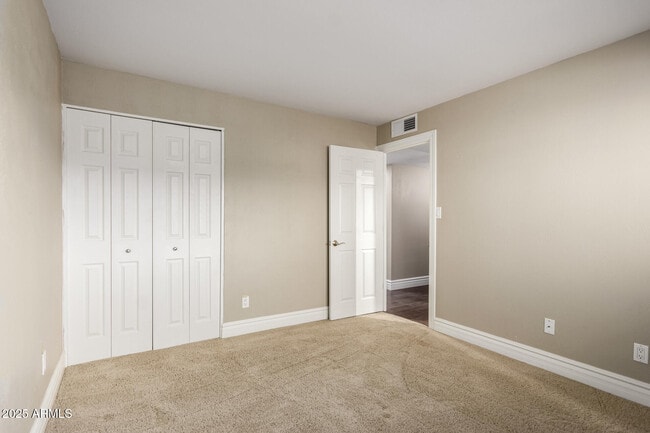 Building Photo - 3912 S Elm St