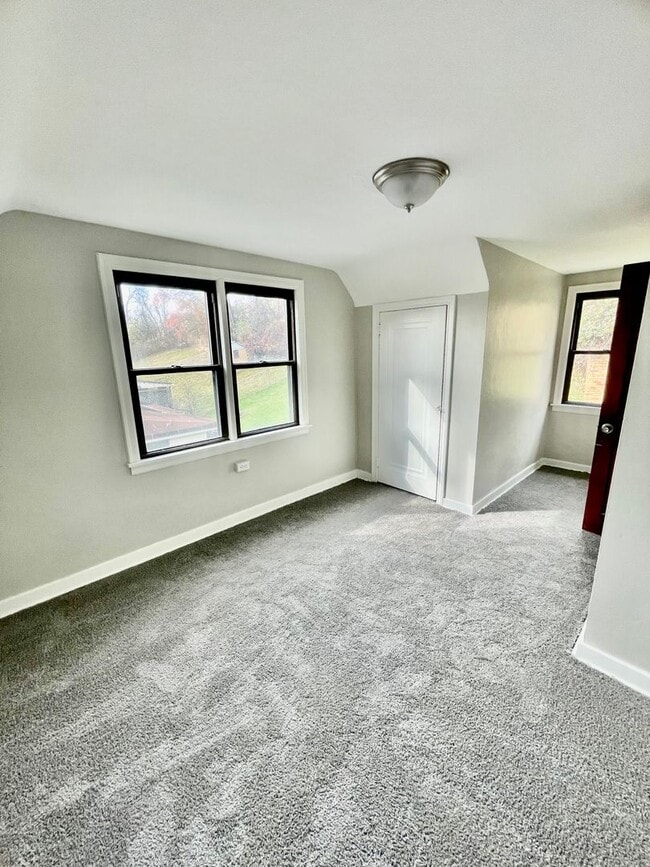 Building Photo - 3 Bed-1 Bath Turtle Creek PA