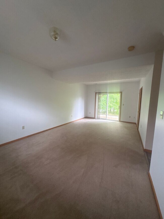 Building Photo - Condo for rent