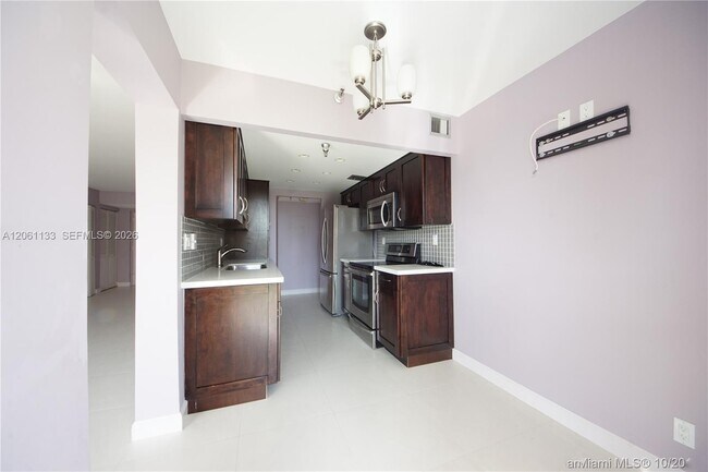 Building Photo - 290 174th St