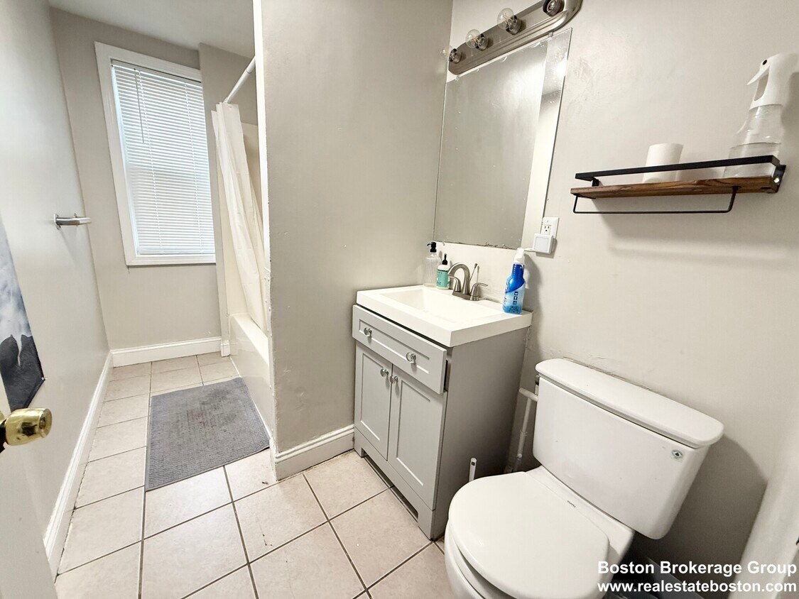 Building Photo - 17 Cawfield St