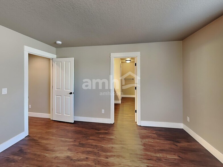 Building Photo - 440 Tulip Ave