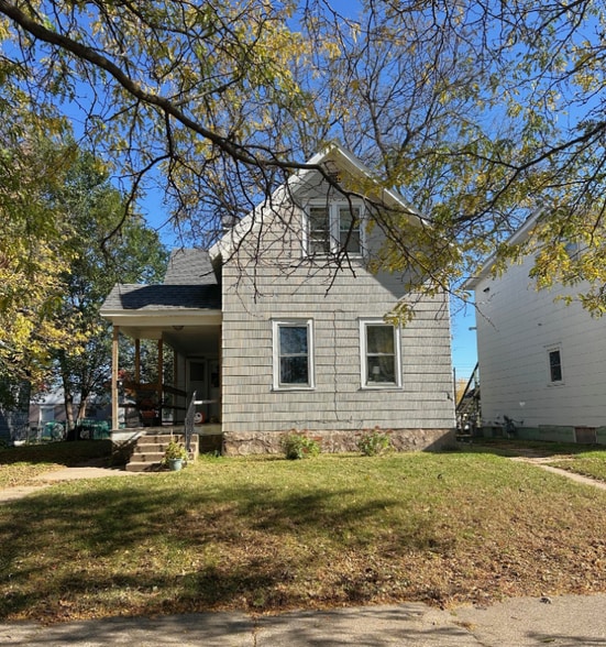 Building Photo - 1106 Charles St