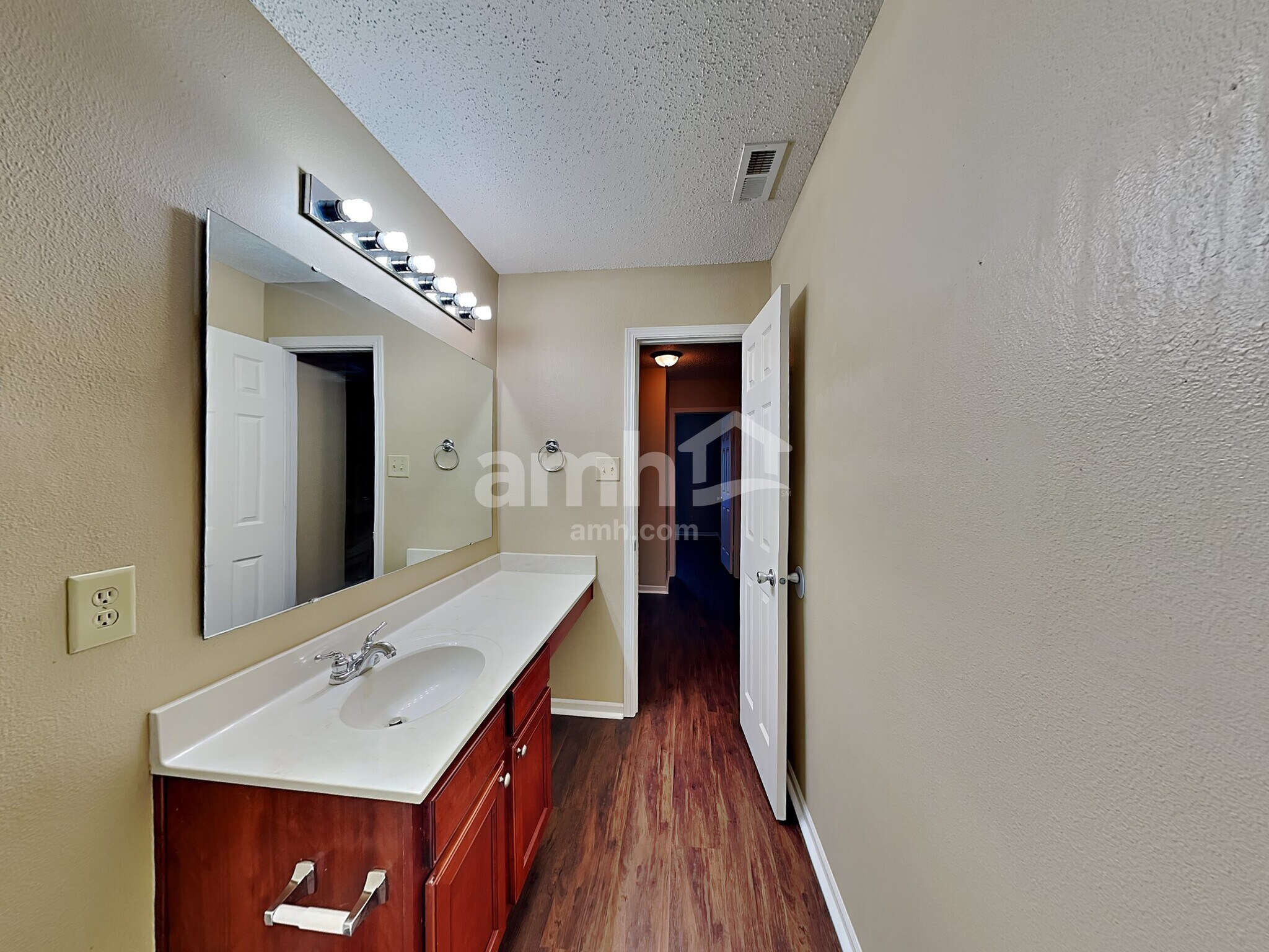 Building Photo - 10621 Inspiration Dr