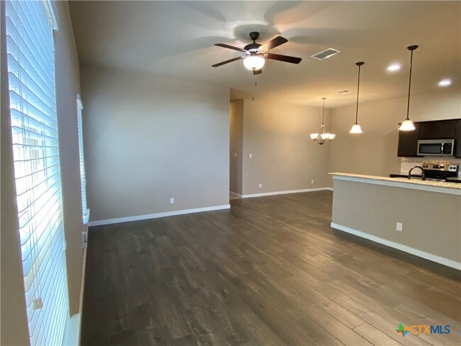 Building Photo - 2213 Avery Village