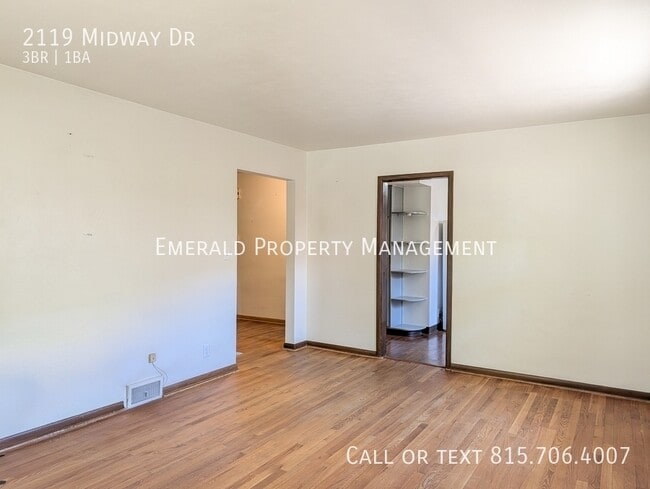 Building Photo - 2119 Midway Dr