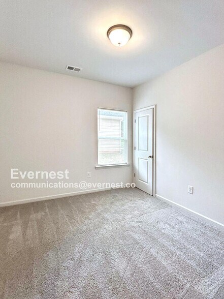 Building Photo - 413 S Davis St