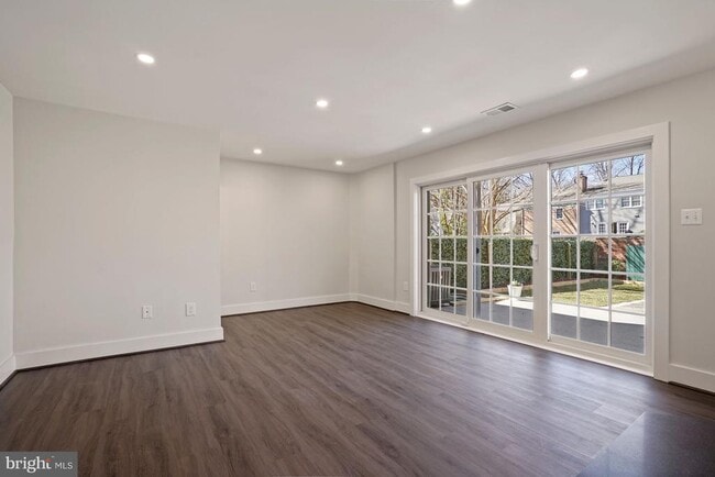 Building Photo - 1110 Wimbledon Dr