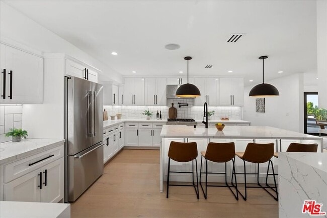 Building Photo - 15655 Castlewoods Dr