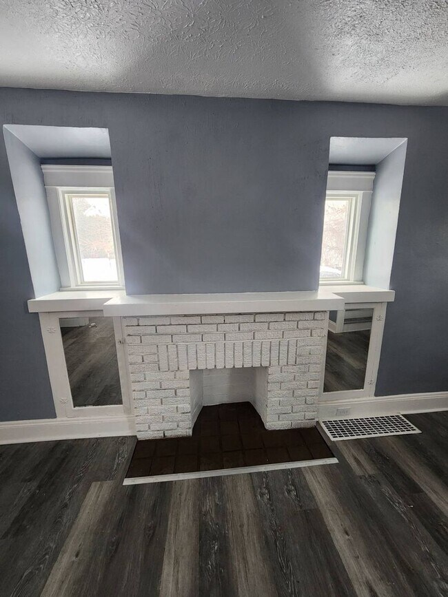 Building Photo - Charming 3-Bedroom Property in Prime Location