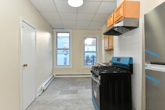 Building Photo - 531 28th St