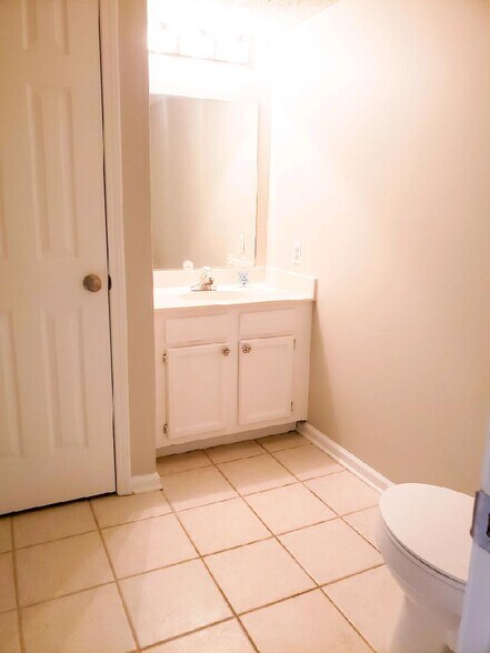 Building Photo - 924 Stonebrook Dr