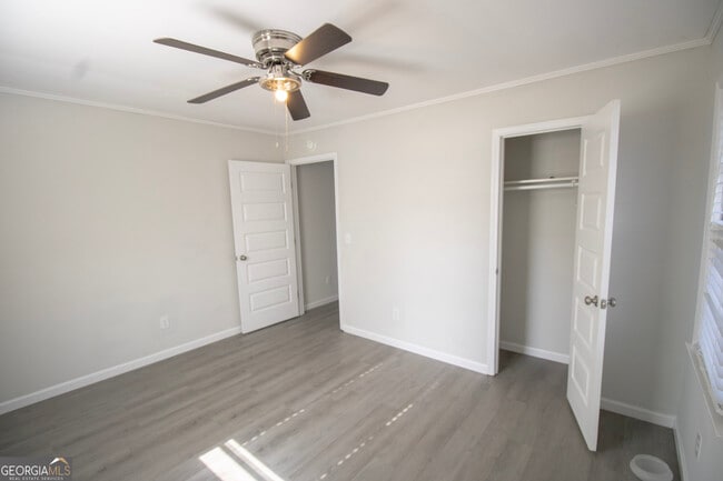 Building Photo - 517 E Main St