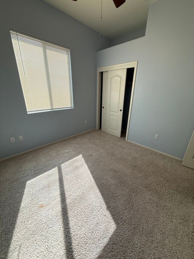 Building Photo - House For Rent