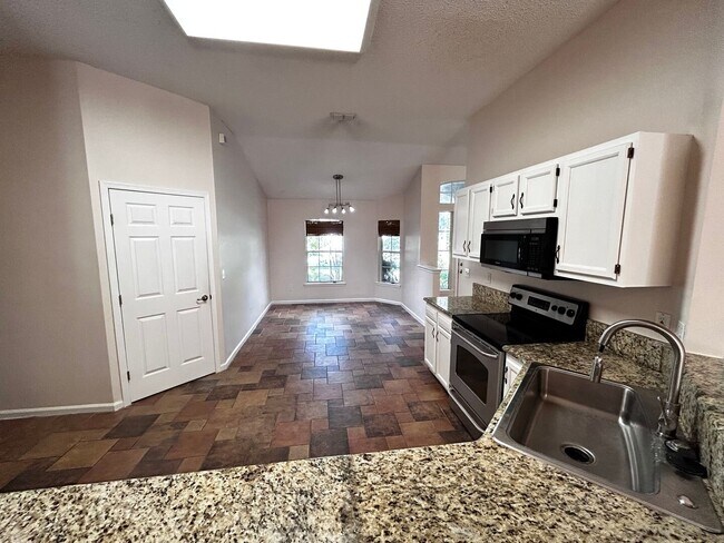 Building Photo - 4 Bed 3 Bath Home. Over 2,400 sqft Near Jacksonville Beach. Amenities, Bonus Room, Guarded Gate. ...