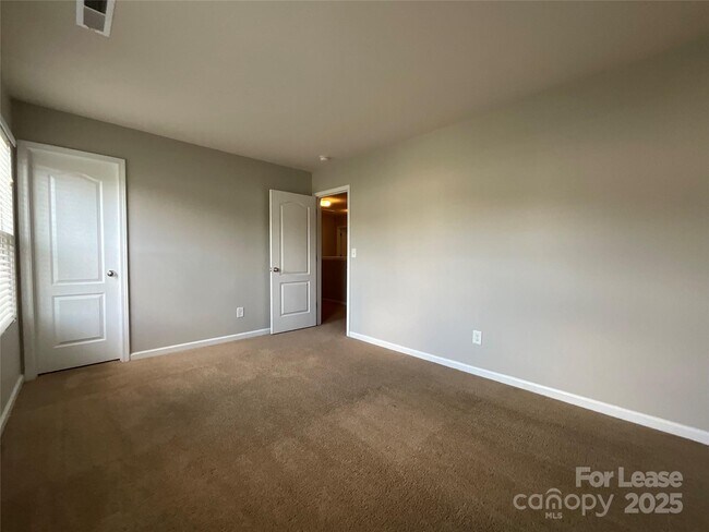Building Photo - 9143 Magnolia Lily Ave