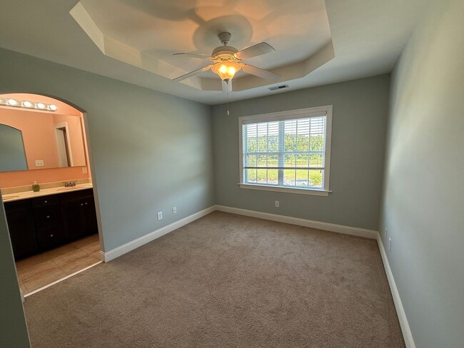 Building Photo - 2 bedroom, 2.5 bath Townhouse