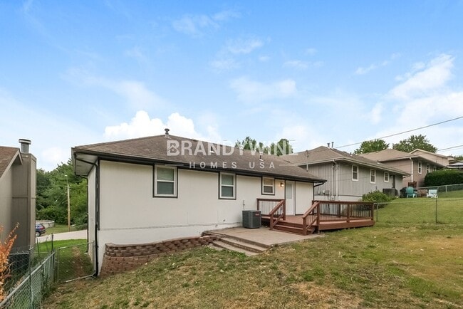 Building Photo - 4905 N White Ave