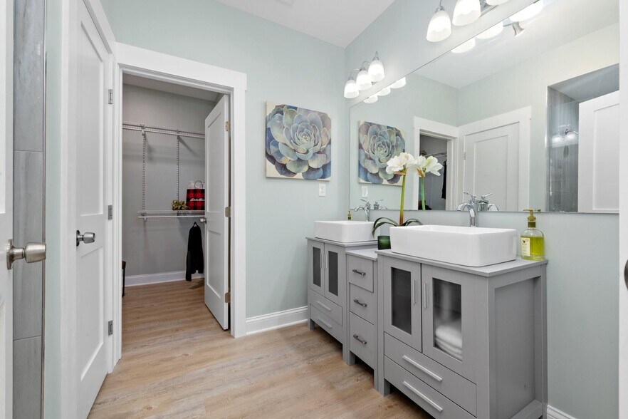 master bath - 4249 Chambers St