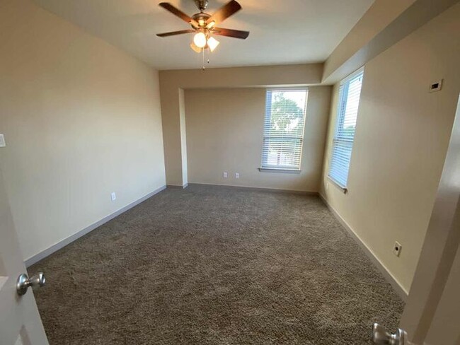 Building Photo - Beautiful Townhome For Rent In Hurst!