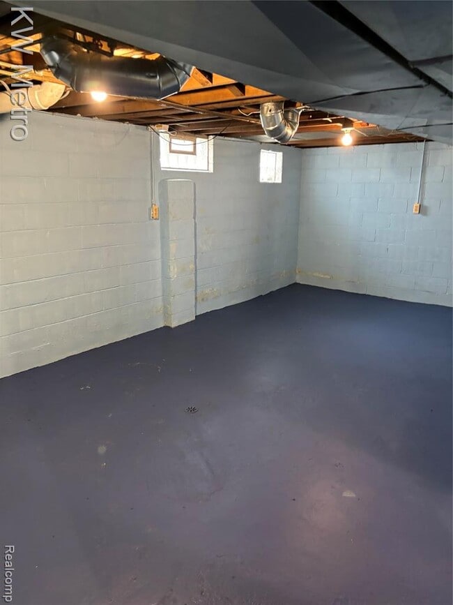 Building Photo - 1414 Owana Ave