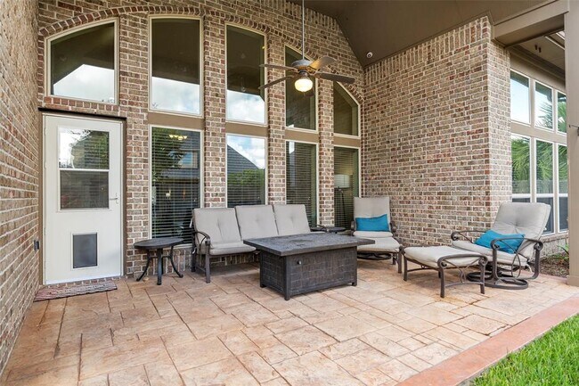 Building Photo - 27930 Colonial Point Dr