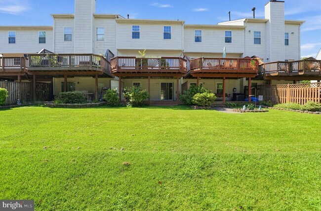 Building Photo - 2504 Smoketree Ln