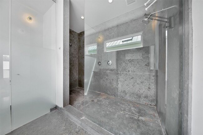 Building Photo - 226 W 25th St