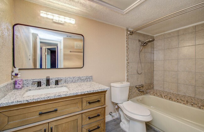 Building Photo - 2814 S Bartell Dr