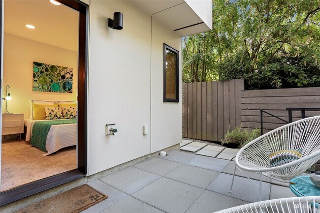 Building Photo - Magnolia Stunner with VIEWS galore from ro...