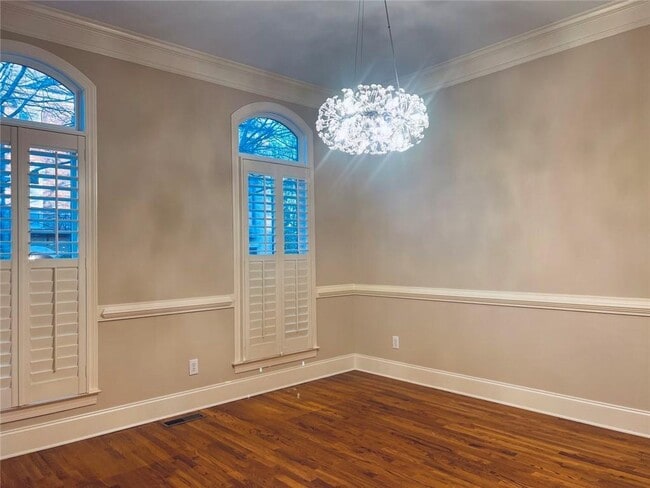 Building Photo - 144 W Ridge Way