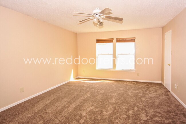 Building Photo - Franklin Township, 3 Bed, 2.5 Bath, Two St...