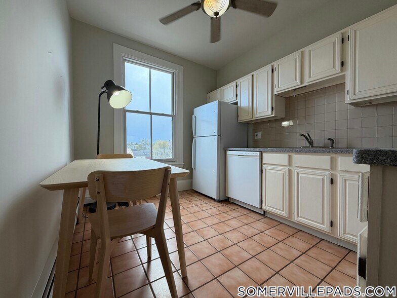 Building Photo - 367 Somerville Ave