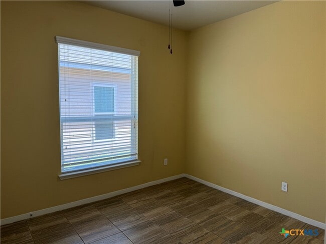 Building Photo - 409 Cross Dr.