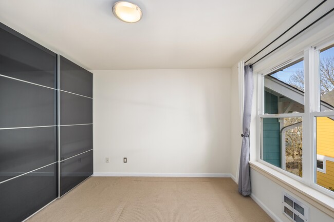 Building Photo - 112 22nd Ave