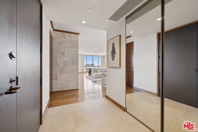 Building Photo - 10430 Wilshire Blvd