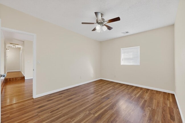 Building Photo - 1237 Pitt St NE