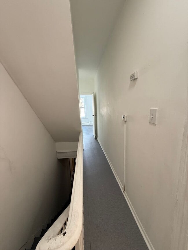 Building Photo - 295 Spring St