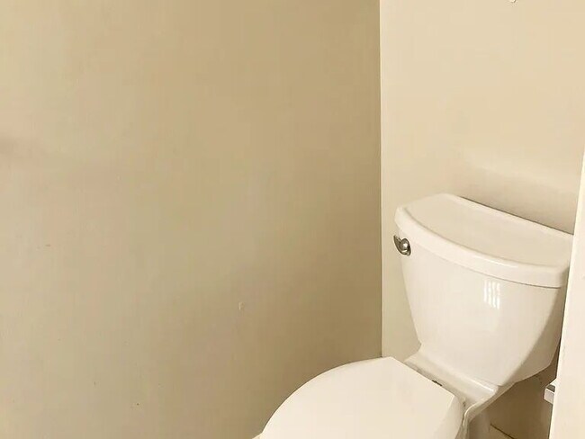 Building Photo - Spacious 2 BED 1.5 BATH Condo rental close to Quincy Center!