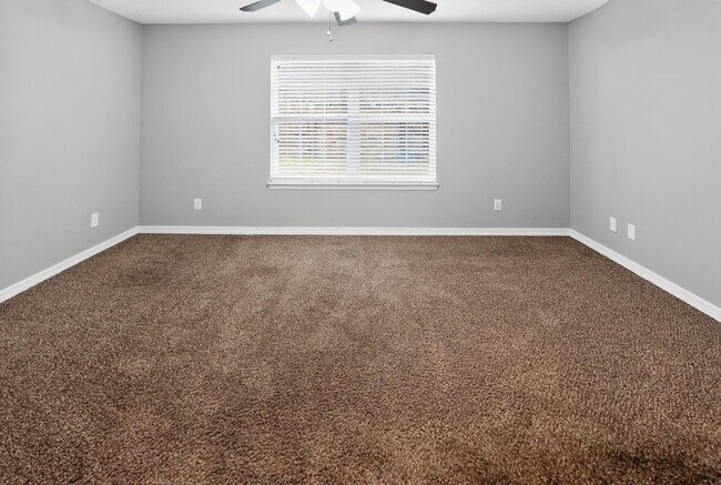 Building Photo - 451 Eisenhower Dr
