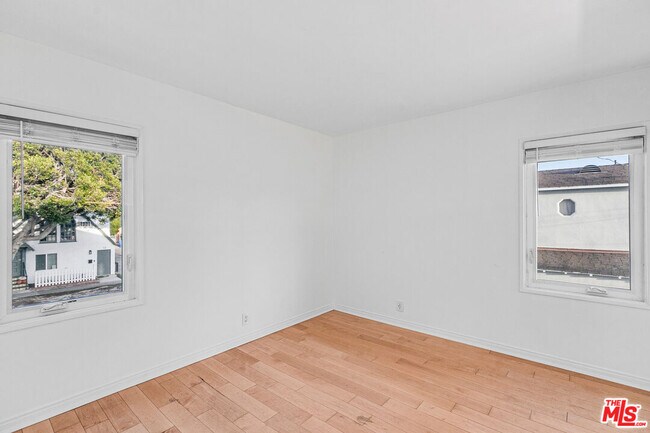 Building Photo - 1352 Ocean Park Blvd