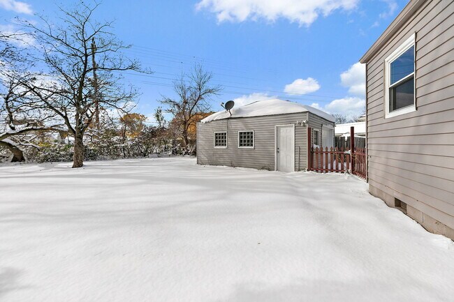 Building Photo - 1105 Woodlawn Cir