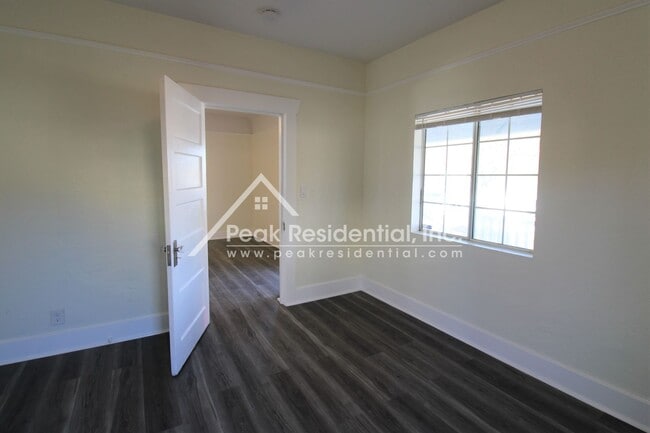 Building Photo - 1042 Las Palmas Ave