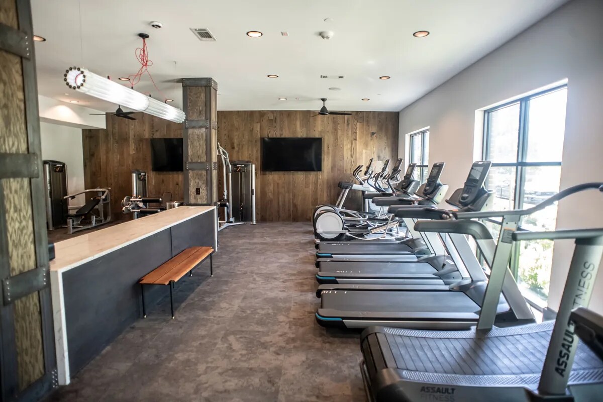 Building Photo - 502 E College St